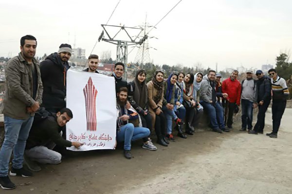 پیاده روی دانشجویان در بام توچال تهران با حضور کارکنان ۴۸ 